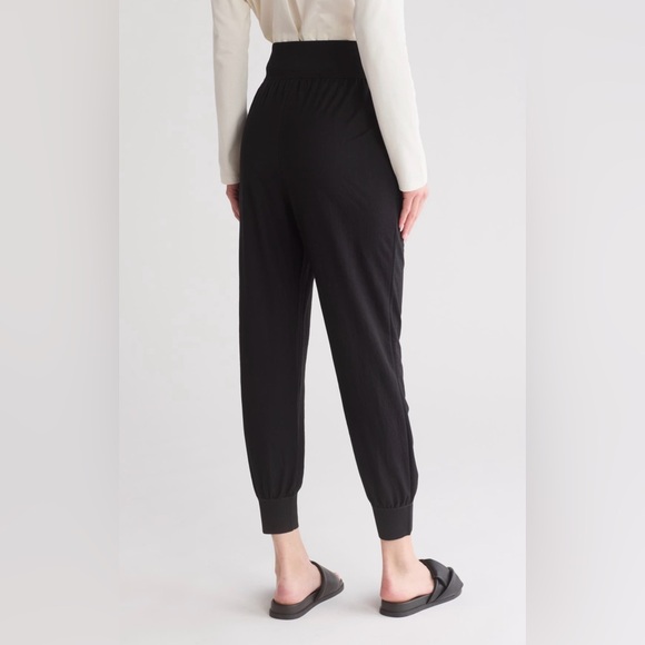 NWOT THEORY Cropped Pant in Viscose-Blend Piqué Jogger Black Pants Sz M - Picture 3 of 5